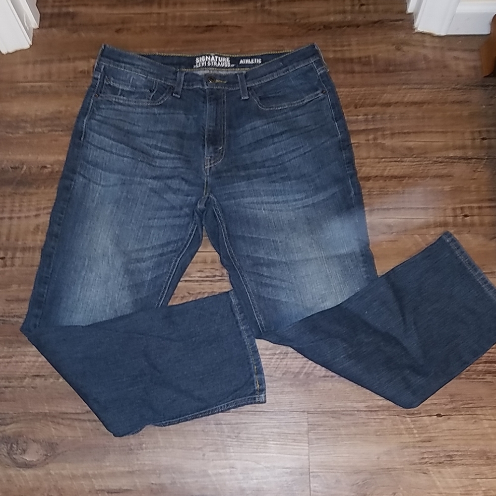 NWOT signature levi jeans